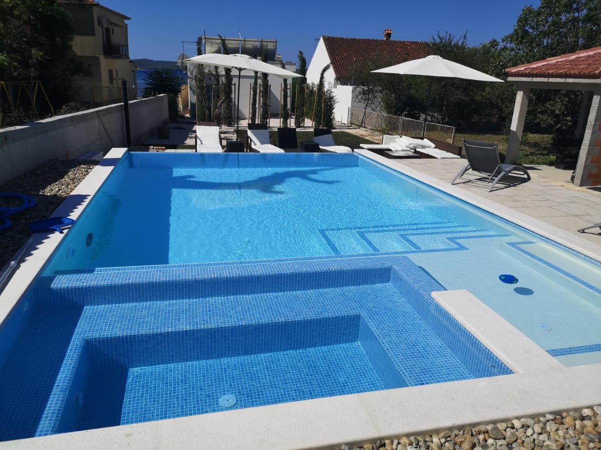 Villa Lukas Sukosan Ngoại thất bức ảnh