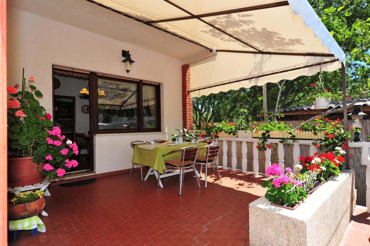 Villa Lukas Sukosan Ngoại thất bức ảnh