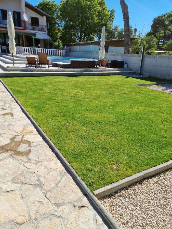 Villa Lukas Sukosan Ngoại thất bức ảnh