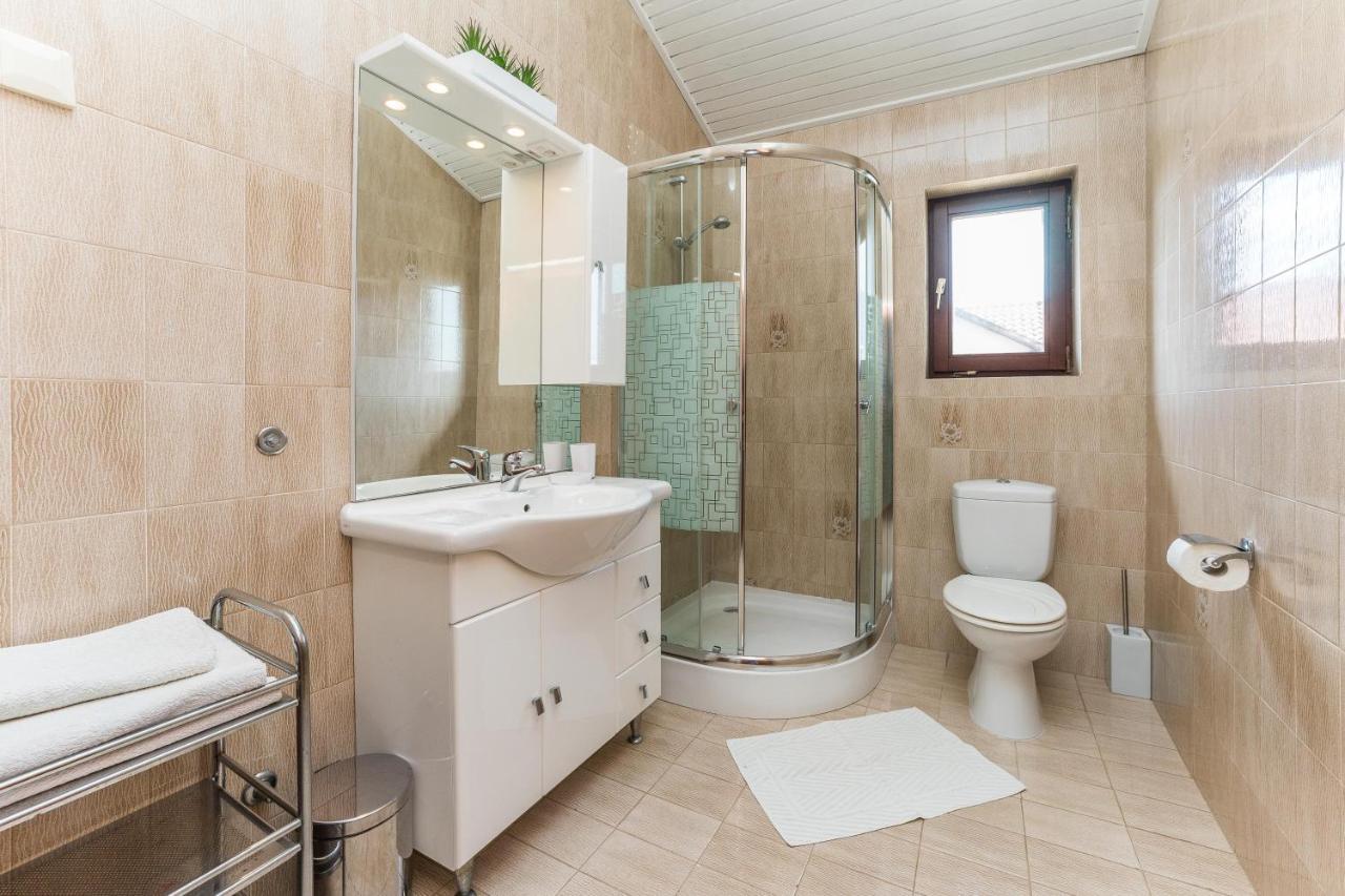 Villa Lukas Sukosan Ngoại thất bức ảnh
